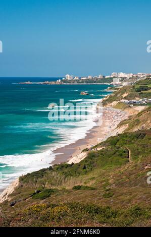 Die Baskische Küste, in der Biskaya und Biarritz von Bidart Strand gesehen, Pyrénées-atlantiques (64), Frankreich Stockfoto