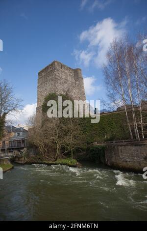 Castle Mill Stream, mit Blick auf Oxford Castle und Prison, Oxford, Großbritannien Stockfoto