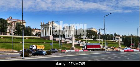 Russland ; Wolgograd Oblast. Wolgograd Stadt ; Blick auf den modernen Hafen der Kreuzschiffe auf der Wolga in Wolgograd Stadt. Es ist eine der größten Stadt i Stockfoto