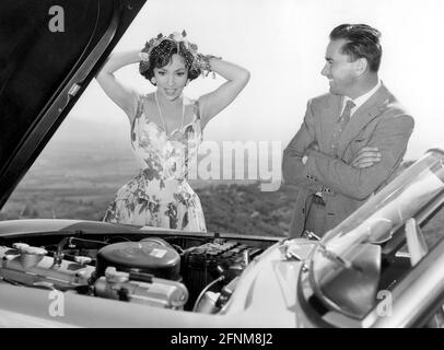Lollobrigida, Gina, * 4.7.1927, italienische Schauspielerin, halbe Länge, Mit ihrem Mann Milko Skofic, ZUSÄTZLICHE-RIGHTS-CLEARANCE-INFO-NOT-AVAILABLE Stockfoto