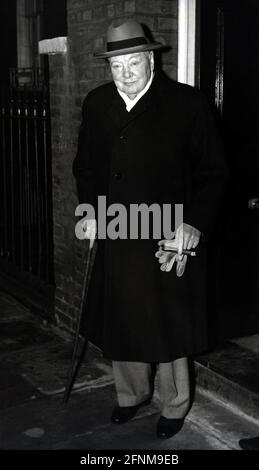 Churchill, Sir Winston, 30.11.1874 - 24.1.1965, britischer Politiker, in voller Länge, 1958, ADDITIONAL-RIGHTS-CLEARANCE-INFO-NOT-AVAILABLE Stockfoto