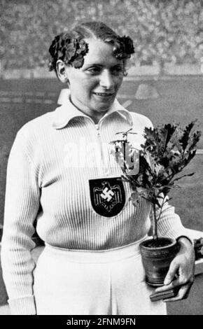 Sport, Olympische Spiele, Berlin 1936, Leichtathletik, Speerwerfen, Gewinner: Tilly Fleischer, Deutschland, in halber Länge, NUR REDAKTIONELLE VERWENDUNG Stockfoto