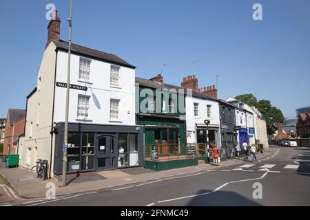 Gewerbeimmobilien an der Walton Street in Jericho, Oxford in Großbritannien. Aufgenommen am 24. Juni 2020. Stockfoto