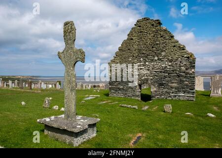 Kilnave Chapel and Cross befindet sich am Westufer des Loch Gruinart, Isle of Islay, Inner Hebrides, Schottland. Stockfoto