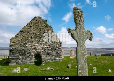 Kilnave Chapel and Cross befindet sich am Westufer des Loch Gruinart, Isle of Islay, Inner Hebrides, Schottland. Stockfoto