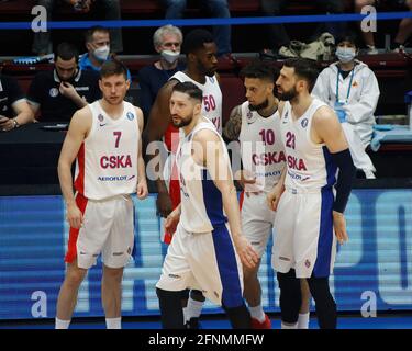 Sankt Petersburg, Russland. Mai 2021. CSKA Moscow-Teamspieler während des 2020/2021 VTB United League Playoffs Game 1 zwischen Zenit Saint Petersburg und CSKA Moscow in der Sibur Arena. Endergebnis; Zenit Saint Petersburg 73:78 CSKA Moskau. (Foto von Maksim Konstantinov/SOPA Image/Sipa USA) Quelle: SIPA USA/Alamy Live News Stockfoto