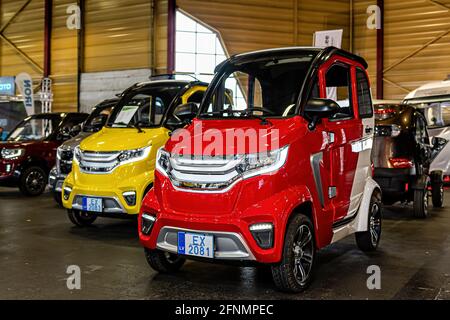 Riga, Lettland, 25. September 2020: DT Motor Power One Mini-Elektroautos auf einer Automobilausstellung Stockfoto