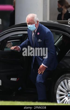 Der Prinz von Wales kommt zu einem Besuch im Belfast City Hall auf dem Donegall Square, Belfast. Bilddatum: Dienstag, 18. Mai 2021. Stockfoto