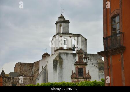 Malerische Außenansicht der Iglesia de San Francisco im historischen Zentrum von San Miguel de Allende, Guanajuato, Mexiko. Stockfoto