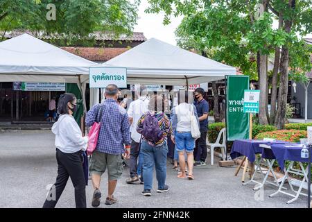 Chiang Mai, Thailand - 18. Oktober 2020, die Temperatur-Screening-Zone vor Get Inside JingJai Market, das kreative Kunst und Handwerk handgemachte Produkt in CH Stockfoto