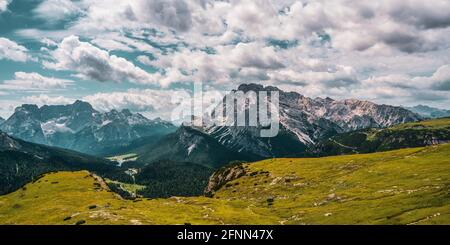 Blick auf den See Misurina in den Dolomiten, Italien. Stockfoto