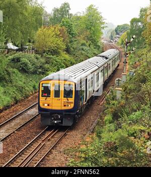 Die „neuen“ Flexi-Züge des Nordens sind am 17. Mai 2021 in den Einnahmedienst gegangen. Dieser Zug ist gerade vom Bahnhof Parbold in Lancashire abgefahren. Stockfoto