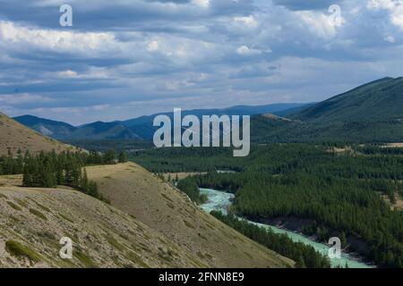 Altai-Berge. Fluss Argut. Wunderschöne Hochlandlandschaft. Russland. Sibirien Stockfoto