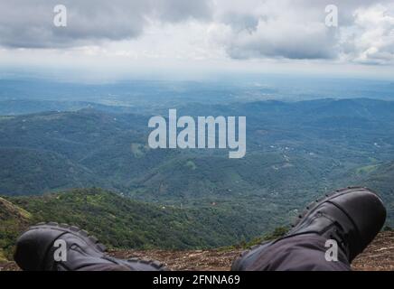 Dieses Bild zeigt die menschliche Liebe gegenüber der Natur. Der Gedanke an ein Explorer, die wirklich die die Natur lieben. Bild an Vagamon kerala Indi genommen Stockfoto