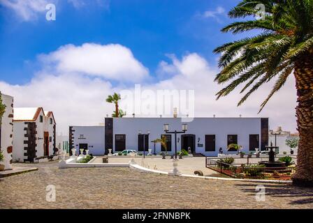 Reiseeindrücke aus Teguise, der ehemaligen Hauptstadt im Norden der Kanarischen Insel Lanzarote. Stockfoto