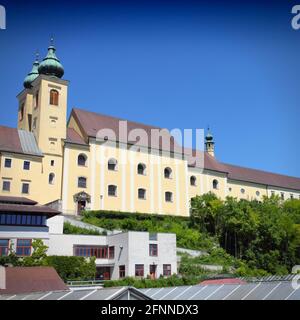 Österreich - Benediktinerkloster in Lambach, Oberösterreich. Quadratische Zusammensetzung. Stockfoto