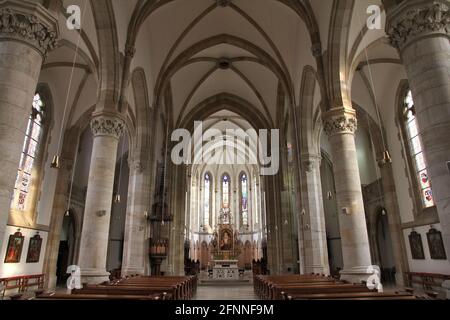 WIEN, ÖSTERREICH - 7. SEPTEMBER 2011: Innenansicht der St. Elisabeth Kirche in Wien. Die Kirche wurde von Hermann Bergmann entworfen und in den Jahren 1 erbaut Stockfoto