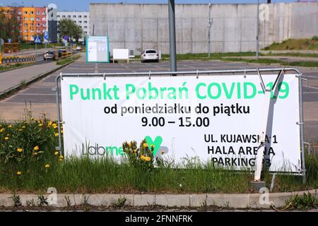 GLIWICE, POLEN - 11. MAI 2021: Covid-19 Testpunkt der polnischen Stadt Gliwice, einer der größten Städte des oberschlesischen Großraums. Stockfoto