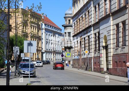 GLIWICE, POLEN - 11. MAI 2021: Straßenansicht der Stadt Gliwice in Polen, einer der größten Städte der oberschlesischen Metropolregion. Stockfoto