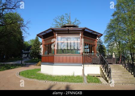 Jastrzebie Zdroj Stadt in Polen. Historischer Kurpark (Polnisch: Park Zdrojowy) Pavillon Café. Stockfoto