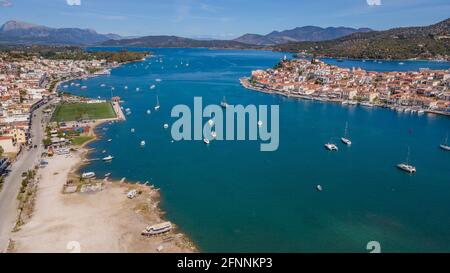 Poros Kanal, gegenüber dem Dorf Galatas, Griechenland Stockfoto