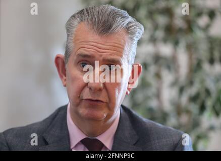 Der neue DUP-Chef Edwin Poots sprach mit PA Media in den Büros der Partei in den Parlamentsgebäuden von Stormont. Bilddatum: Dienstag, 18. Mai 2021. Stockfoto