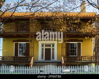 Sackets Harbour, New York, USA. 12.Mai 2021. Das Commandant's House in Sackets Harbor Battlefield State Historic Site Stockfoto