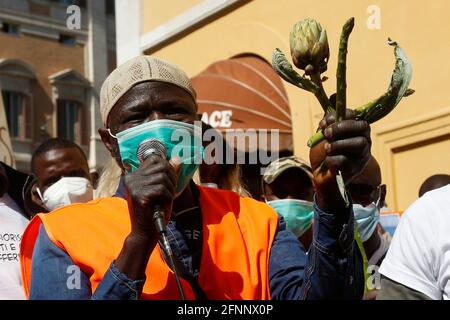 Demonstration der Landarbeiter 'die Unsichtbaren', um mehr Rechte bei der Arbeit zu fordern. Rom (Italien), 18. Mai 2021 Foto Samantha Zucchi Insidefoto Stockfoto