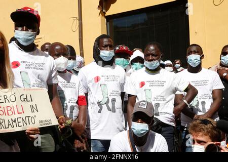 Demonstration der Landarbeiter 'die Unsichtbaren', um mehr Rechte bei der Arbeit zu fordern. Rom (Italien), 18. Mai 2021 Foto Samantha Zucchi Insidefoto Stockfoto