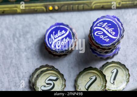 Roseville, MN, USA, 02.04.2021 - Fallout Board Game Komponenten auf dem Tisch Stockfoto