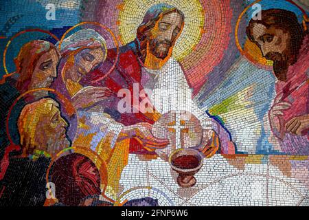 Detail eines Mosaiks in Medjugorje katholisches Heiligtum, Bosnien und Herzegowina: Das letzte Abendessen Stockfoto