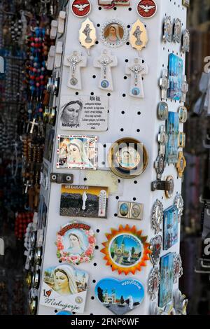 Shop für religiöse Souvenirs in Medjugorje, Bosnien und Herzegowina Stockfoto