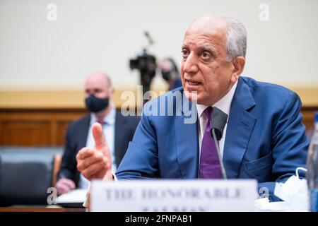 Zalmay Khalilzad, Sonderbeauftragter für die Aussöhnung in Afghanistan, US-Außenministerium, erscheint am Donnerstag, den 13. Mai 2021, vor einer Anhörung des Ausschusses für auswärtige Angelegenheiten des Repräsentantenhauses: Die Beziehungen zwischen den USA und Afghanistan nach dem Militäraustritt im Bürogebäude des Rayburn House in Washington, DC. Kredit: Rod Lamkey/CNP /MediaPunch Stockfoto