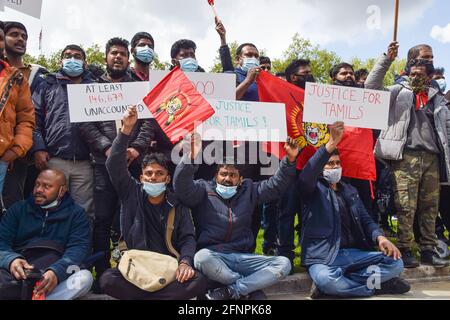 London, Großbritannien. Mai 2021. Demonstranten auf dem Parliament Square. Demonstranten versammelten sich auf dem Parlamentsplatz und vor der Downing Street zum 12. Jahrestag des Massakers von Mullivaikkal und dem, was die Demonstranten als „Völkermord“ gegen die Eelam-Tamilen in Sri Lanka bezeichnen. (Kredit: Vuk Valcic / Alamy Live News) Stockfoto