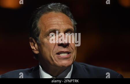 New York, NY, USA. Mai 2021. Andrew Cuomo bei der Pressekonferenz des Gouverneurs von New York, Andrew Cuomo, hebt Covid-19 Mask Mandate, Radio City Music Hall, New York, NY, 17. Mai 2021 auf. Kredit: Kristin Callahan/Everett Collection/Alamy Live Nachrichten Stockfoto