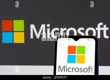 Ukraine. Mai 2021. In dieser Abbildung sehen Sie das Microsoft Corporation-Logo, das auf einem Smartphone angezeigt wird. (Foto von Igor Golovniov/SOPA Images/Sipa USA) Quelle: SIPA USA/Alamy Live News Stockfoto