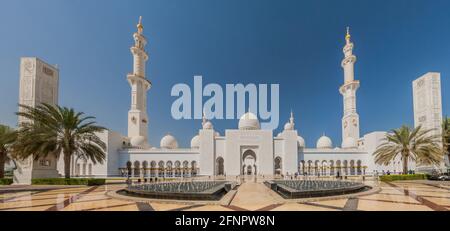 ABU DHABI, VAE - 9. MÄRZ 2017: Blick auf die große Moschee von Sheikh Zayed in Abu Dhabi Stockfoto