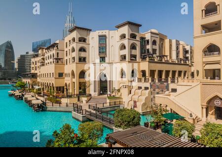 DUBAI, VAE - 12. MÄRZ 2017: Blick auf das Einkaufszentrum Souk Al Bahar. Stockfoto