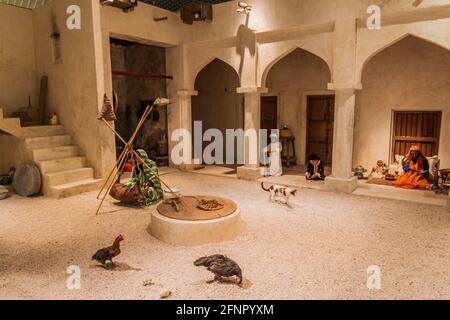 MANAMA, BAHRAIN - 15. MÄRZ 2017: Innenraum des Bahrain National Museum. Die Ausstellung zeigt ein traditionelles Leben. Stockfoto