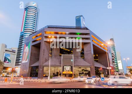 KUWAIT-STADT, KUWAIT - 17. MÄRZ 2017: Gebäude der Kuwait Stock Exchange im Zentrum von Kuwait-Stadt. Stockfoto