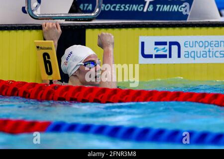 BUDAPEST, UNGARN - 18. MAI: Marie Wattel aus Frankreich startet beim Frauen-100m-Schmetterlingsfinale während der len-Europameisterschaft Schwimmen in der Duna Arena am 18. Mai 2021 in Budapest, Ungarn (Foto: Marcel ter Bals/Orange Picles) Stockfoto