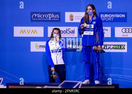 BUDAPEST, UNGARN – MAI 18: Marie Wattel aus Frankreich und Anna Ntountaki aus Griechenland, beide Gewinnerin der Goldmedaille, beide mit 57,37 km beim Frauen-100m-Schmetterlingsfinale während der len-Europameisterschaft im Schwimmsport in der Duna Arena am 18. Mai 2021 in Budapest, Ungarn (Foto: Marcel ter Bals/Orange Picles) Stockfoto