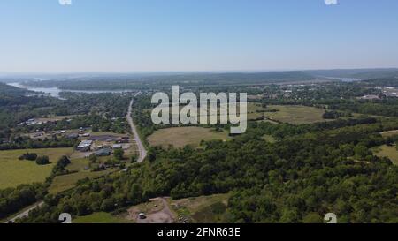 Luftaufnahme des Flusses, aufgenommen in Ozark, Arkansas, mit einer Drohne in 4k Stockfoto