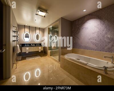 Las Vegas, 26. JANUAR 2021 - Innenansicht eines luxuriösen Hotelzimmers im Cosmopolitan Casino Stockfoto