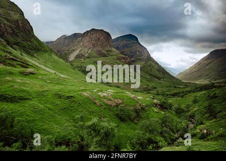 Blick auf das Tal unterhalb der Berge von Glencoe, Lochaber, HIghlands, Schottland Stockfoto
