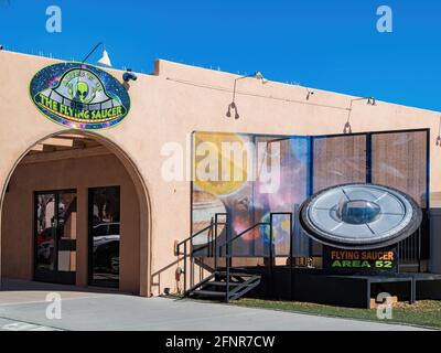 Boulder City, 28. FEB 2021 - Außenansicht der Aliens R US the Flying Sucer Stockfoto