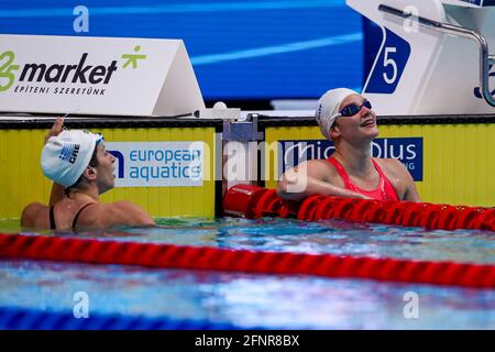 BUDAPEST, UNGARN - 18. MAI: Marie Wattel aus Frankreich startet beim Frauen-100m-Schmetterlingsfinale während der len-Europameisterschaft Schwimmen in der Duna Arena am 18. Mai 2021 in Budapest, Ungarn (Foto: Marcel ter Bals/Orange Picles) Stockfoto