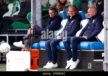 ZWOLLE, NIEDERLANDE - MAI 16: Headcoach Bert Konterman von PEC Zwolle während des niederländischen Eredivisie-Spiels zwischen PEC Zwolle und FC Groningen bei MAC3PARK Stockfoto