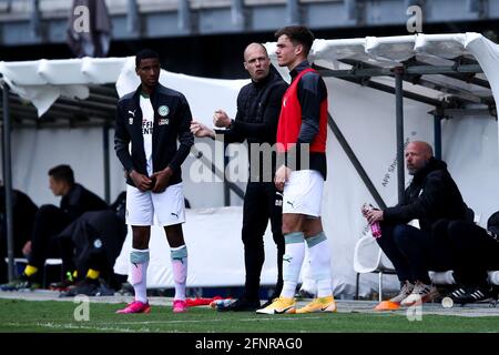 ZWOLLE, NIEDERLANDE - MAI 16: Headcoach Danny Buijs vom FC Groningen beim niederländischen Eredivisie-Spiel zwischen PEC Zwolle und FC Groningen beim MAC3PARK Stockfoto