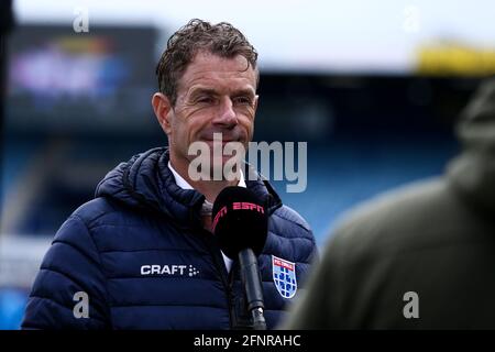 ZWOLLE, NIEDERLANDE - MAI 16: Headcoach Bert Konterman von PEC Zwolle im Gespräch mit den Medien während des niederländischen Eredivisie-Spiels zwischen PEC Zwolle und FC Stockfoto